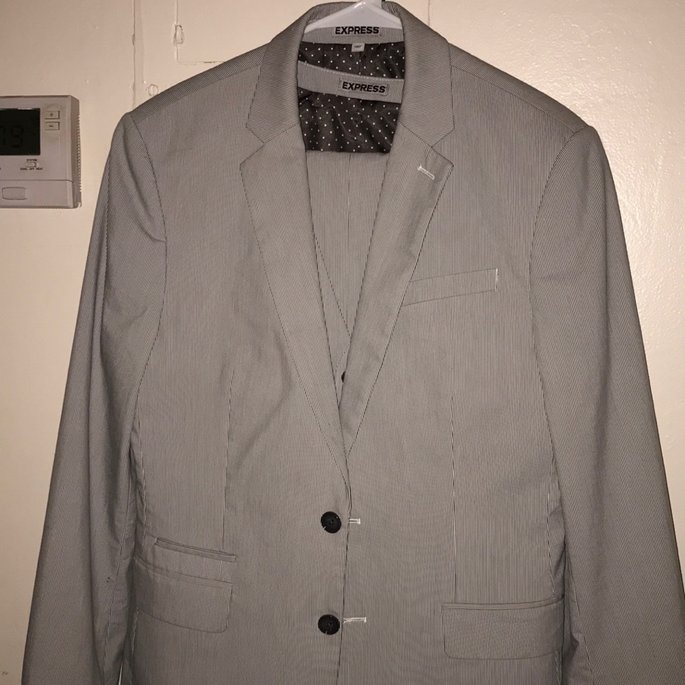 3 piece Express male suit. Great condition